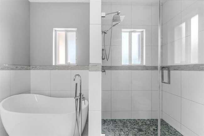 Building Photo - 239 SE 31st Terrace