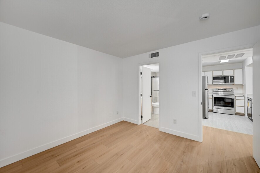 Building Photo - 2300 E Silverado Ranch Blvd