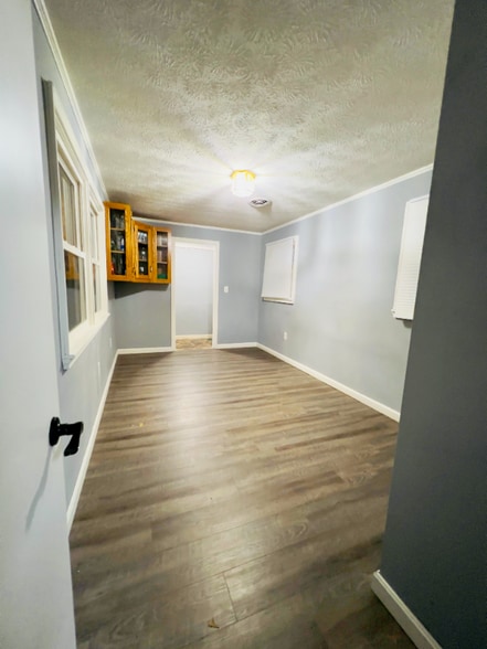 Building Photo - 12 Davidson Ave