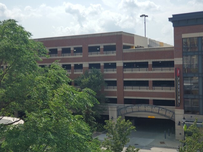 Building Photo - 10 S Dunton Ave