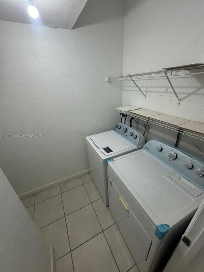 Building Photo - 15071 SW 9th Ln