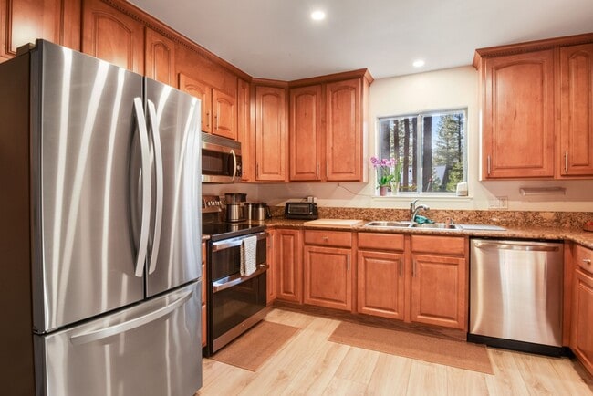 Building Photo - Ideal Family Home in Mill Creek – Walk to ...