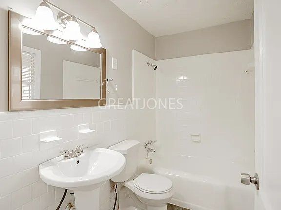 Building Photo - 2425 Avalon Rd