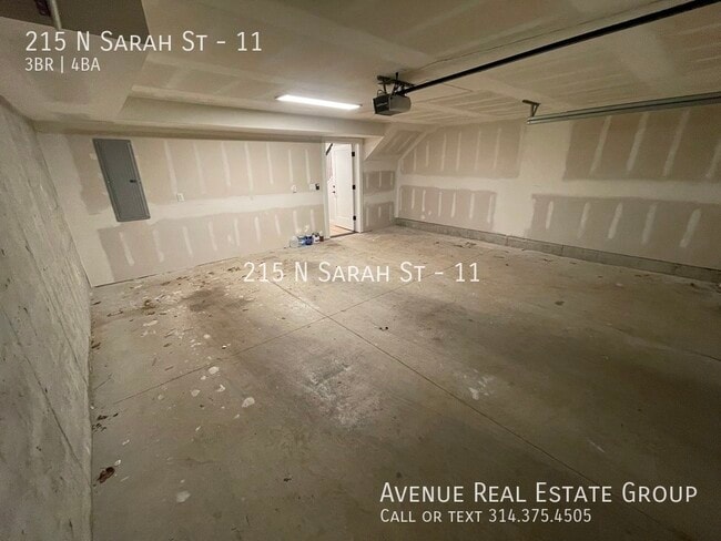 Building Photo - 215 N Sarah St