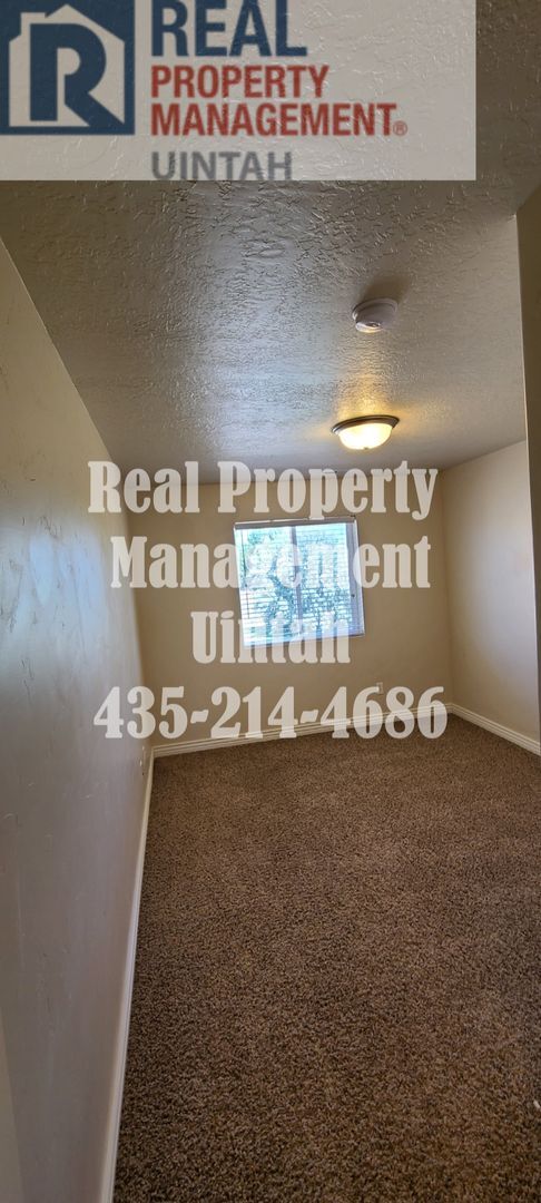 Building Photo - 3 bed 2.5 bath townhome in Fox Run