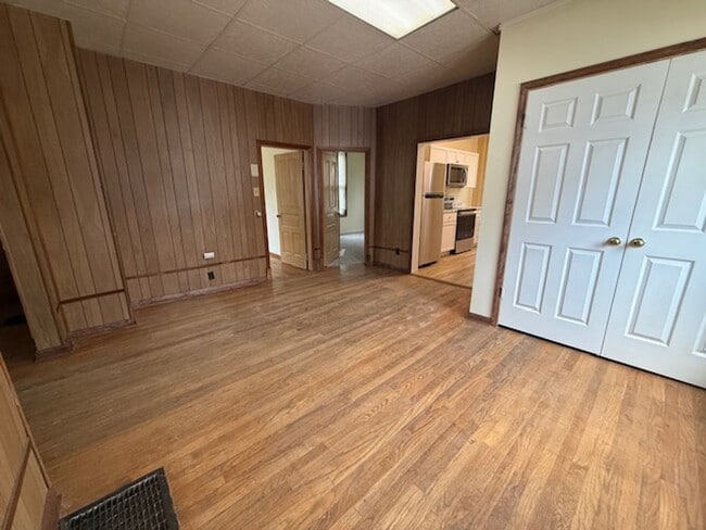 Building Photo - Classic Hardwood Floors, Fenced Yard & 2-Car Garage