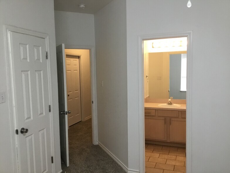Building Photo - 2909 Whisper Oaks Ln