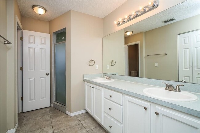 Building Photo - 725 Maderia Ct