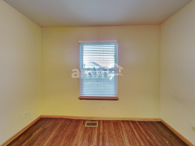 Building Photo - 1910 Prairie Ridge Dr