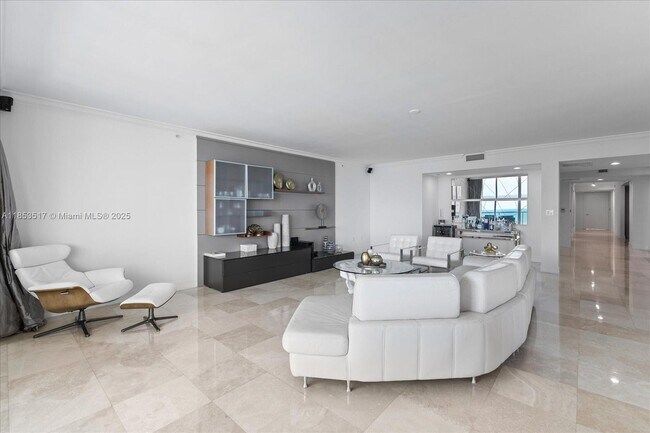 Building Photo - 20201 E Country Club Dr