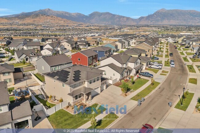 Building Photo - Modern EV Friendly Upgraded 5 BD 4 BA 3 GA...