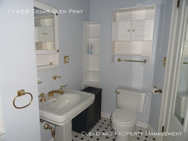 Building Photo - Upscale Cedar Glen Cleveland Condo