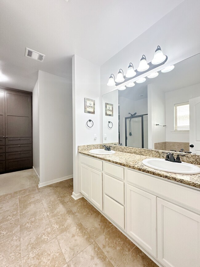 Building Photo - 4847 Juniper Park Dr