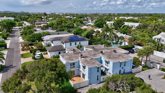 Building Photo - 1010 NE 8th Ave