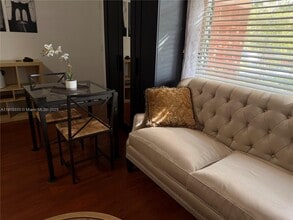 Building Photo - 2633 NE 32nd St