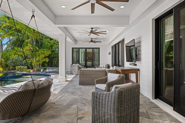 Building Photo - 940 Greenbriar Dr