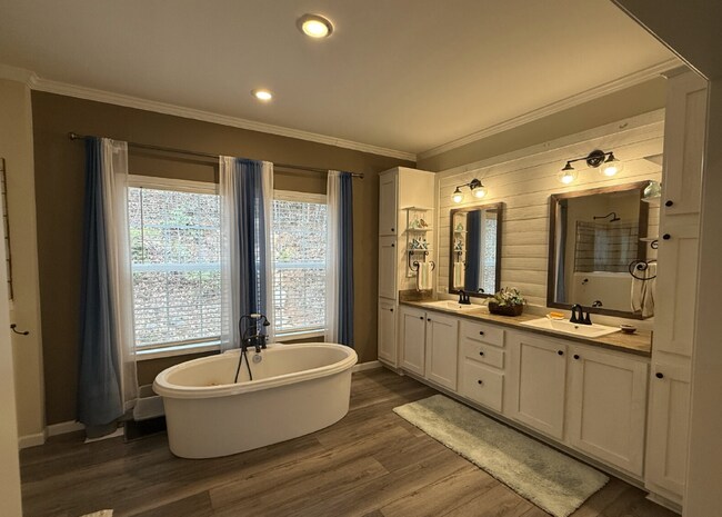 Building Photo - 123 Pete Mann Rd