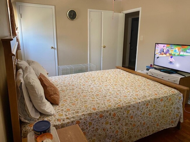 Building Photo - 221 Grissom Ln