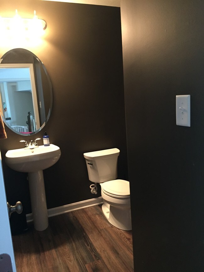 Main level powder room - 1077 Bayberry Dr