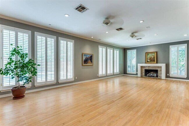 Building Photo - 3805 Briarhaven Rd