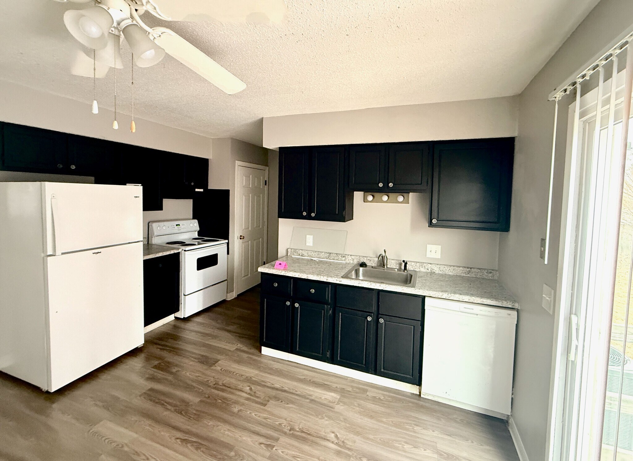 Building Photo - 5438 N Division St