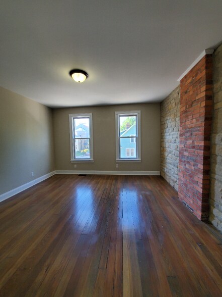 Building Photo - 144 E Maynard Ave