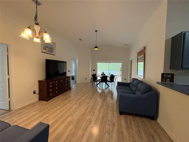 Building Photo - 893 Sandy Ridge Dr