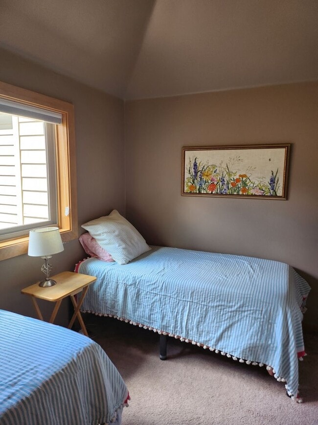 Building Photo - River Village Condominium Unit #8 - Riverf...