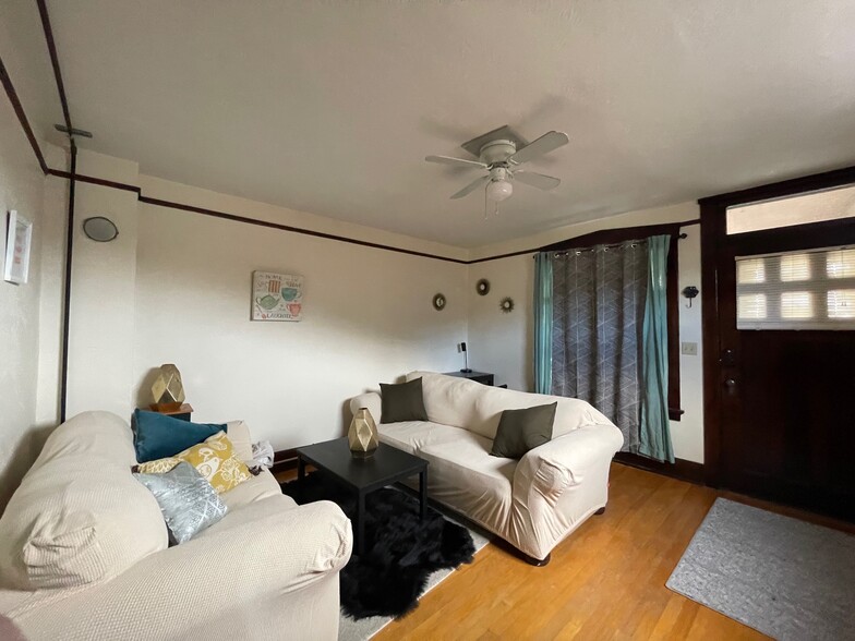 Primary Photo - 963 Lewisohn St