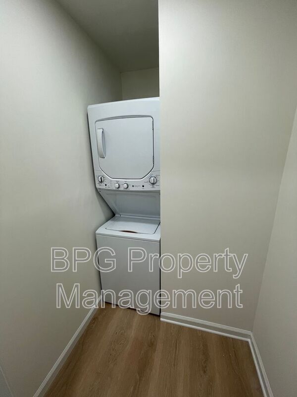 Building Photo - 79 Horner St