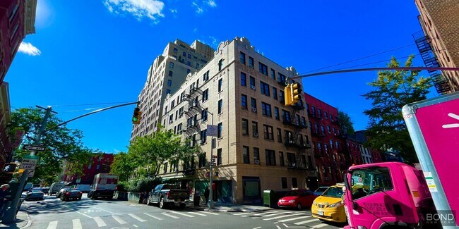 Primary Photo - 218 W 10th St
