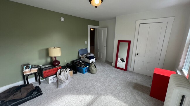 Building Photo - Lovely 3 Bedroom New Englander in Wonderfu...
