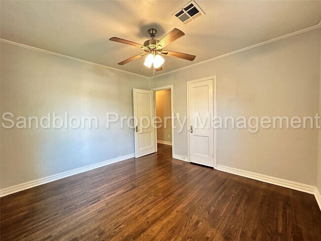 Building Photo - 1324 S Erie Ave