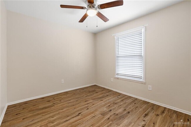 Building Photo - 13 E Stubbs St