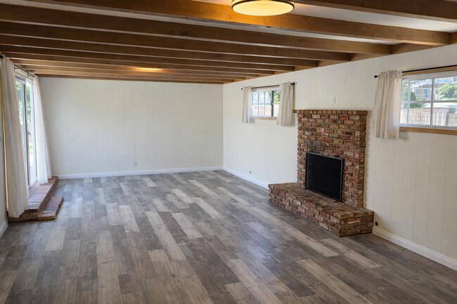 Building Photo - Beautiful 4 bed 3 bathroom