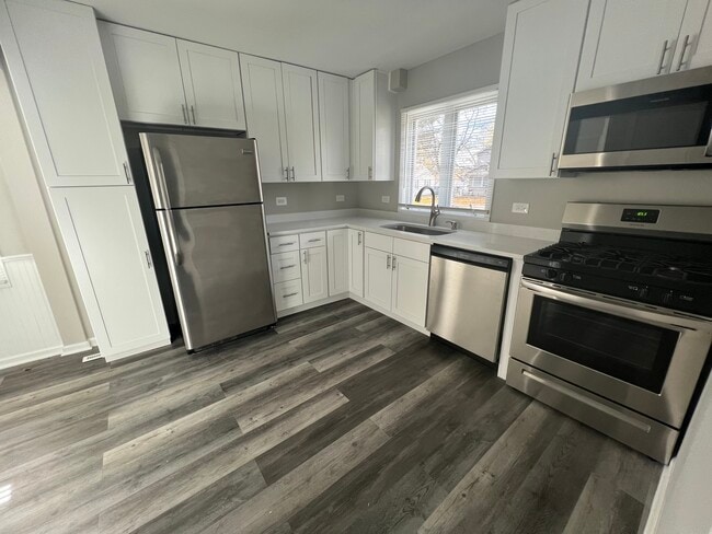 Building Photo - 1816 Kelly Ave