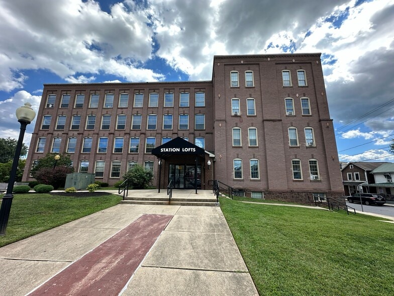 Primary Photo - Station Lofts