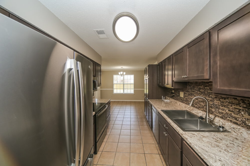 Building Photo - 5180 Plum Tree Dr