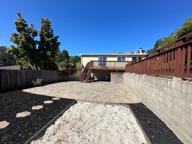 Building Photo - 2350 Rosewood Dr