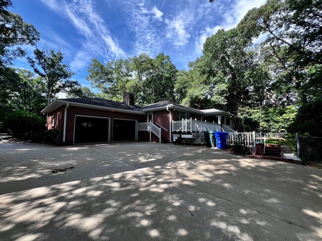 Building Photo - STUNNING home with fully finished BASEMENT!!!