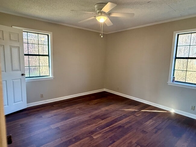 Building Photo - 155 N Columbia St