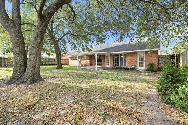 Building Photo - 7015 Pella Dr