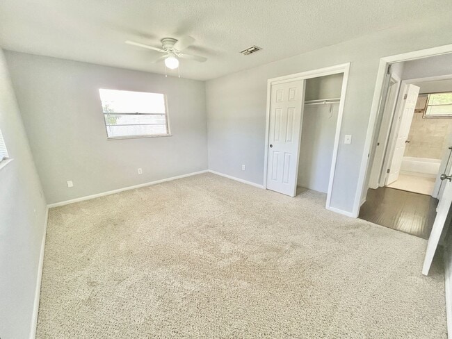 Building Photo - 3BR 1BA Annual Rental Available Now