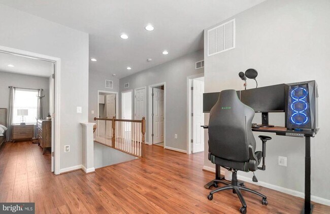 Building Photo - 437 Boxelder Dr