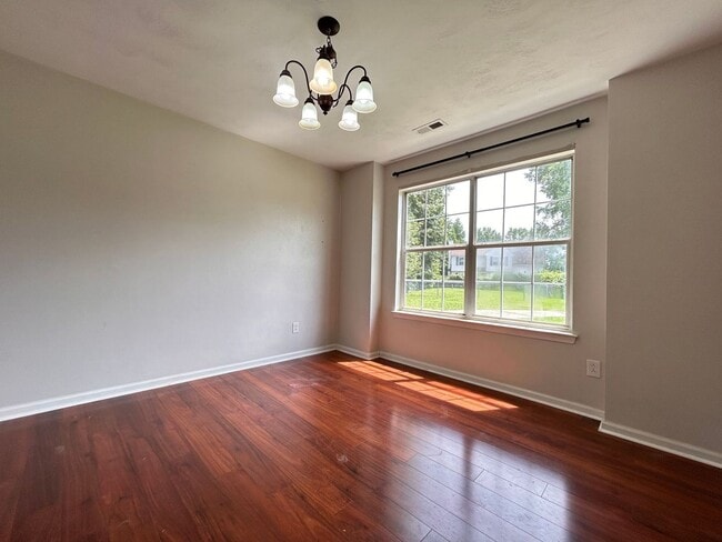 Building Photo - Spacious & Updated 4-Bedroom Gem in the He...