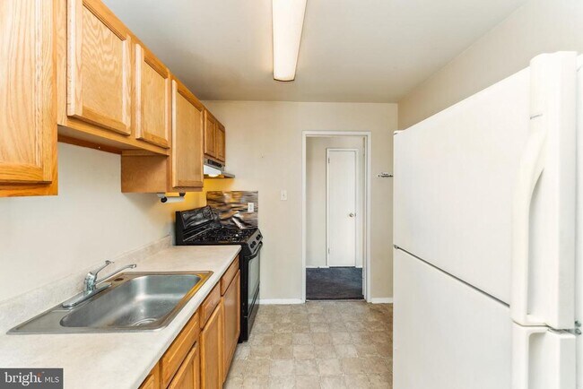Building Photo - 7208 Donnell Pl