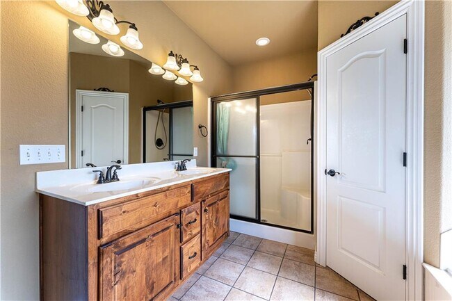 Building Photo - 126 S Angus Ln