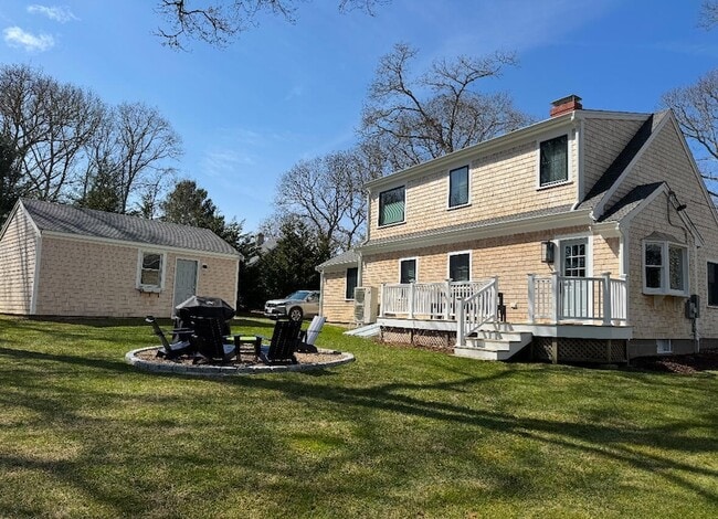 Building Photo - 21 Oak Ln