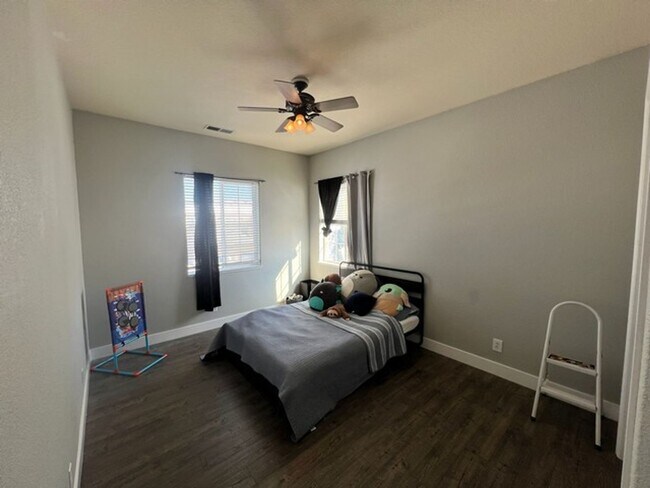 Building Photo - Spacious Four Bedroom Home off Veterans Parkway