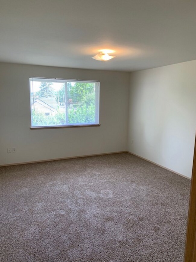 Building Photo - 321-R Street SE